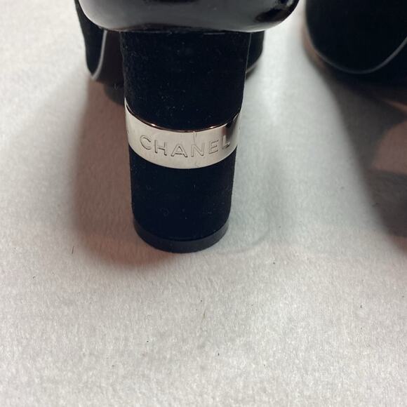 Vintage Y2K Chanel Black Suede Pumps w/Chrome patent leather details 36 1/2 - Picture 5 of 7